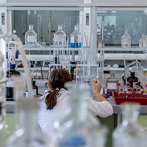 與普通分析型 HPLC 相比，UPLC 有哪些優(yōu)勢？